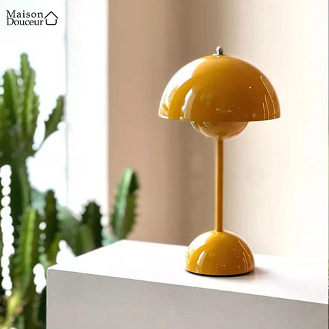 Louisa table lamp