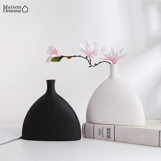 Fan-shaped ceramic vase 
